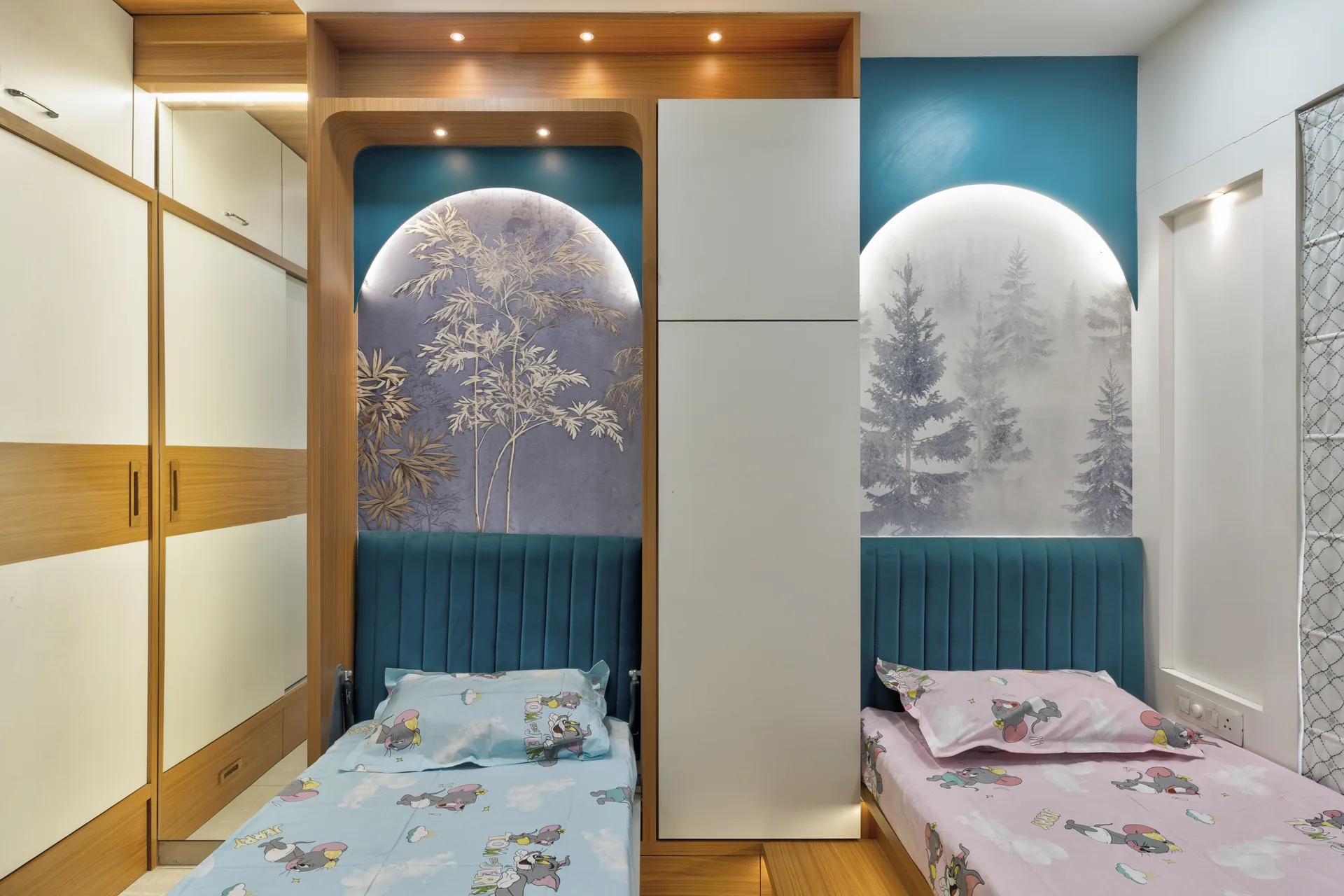 Kids bedroom with twin beds by AARK Interiors